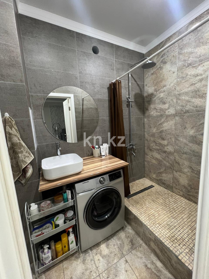 Продажа 2-комнатной квартиры, 61 м², ул. Муканова, дом  82 в Караганде - фото 5