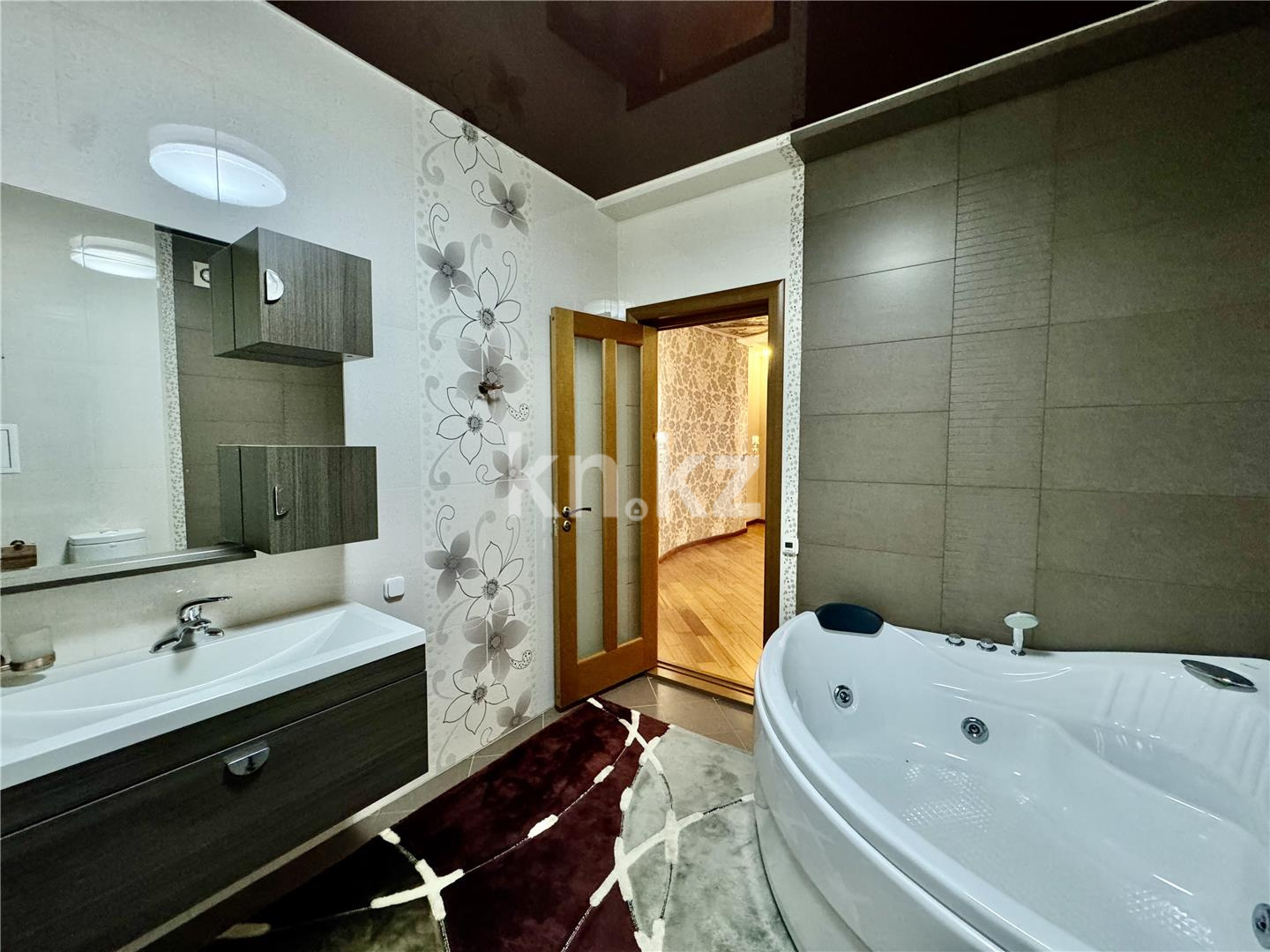 Продажа 6-комнатной квартиры, 227 м², ул. Ерубаева, дом  50/6 в Караганде - фото 44