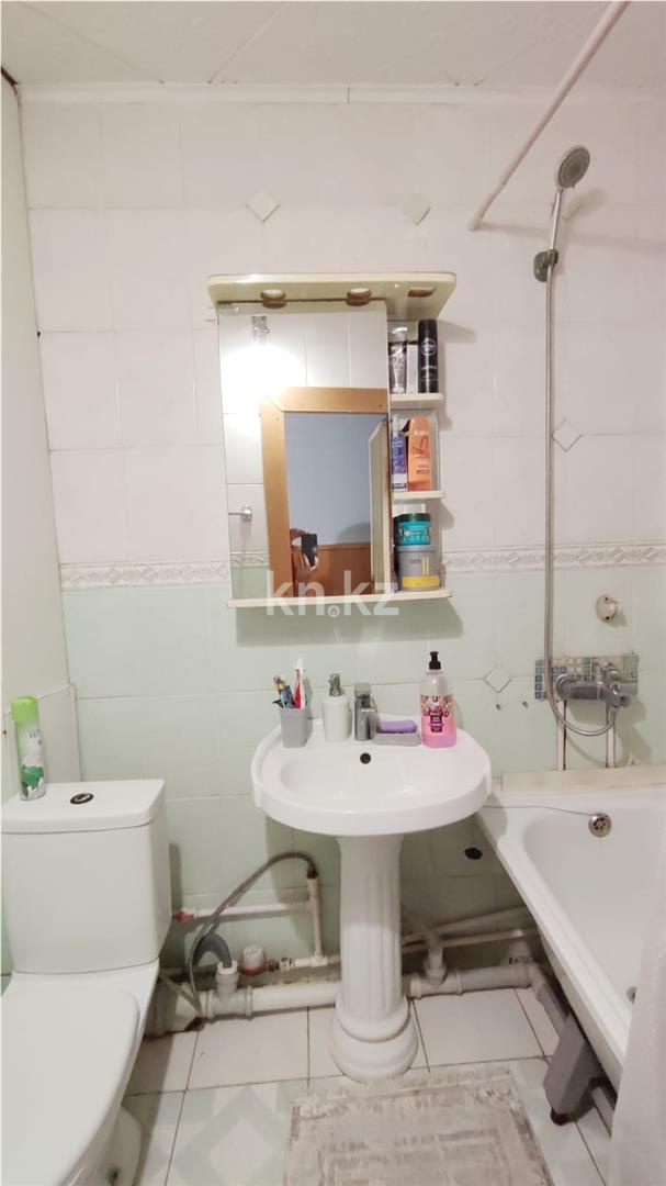 Продажа 4-комнатной квартиры, 61 м², мкр-н 17 в Караганде - фото 10