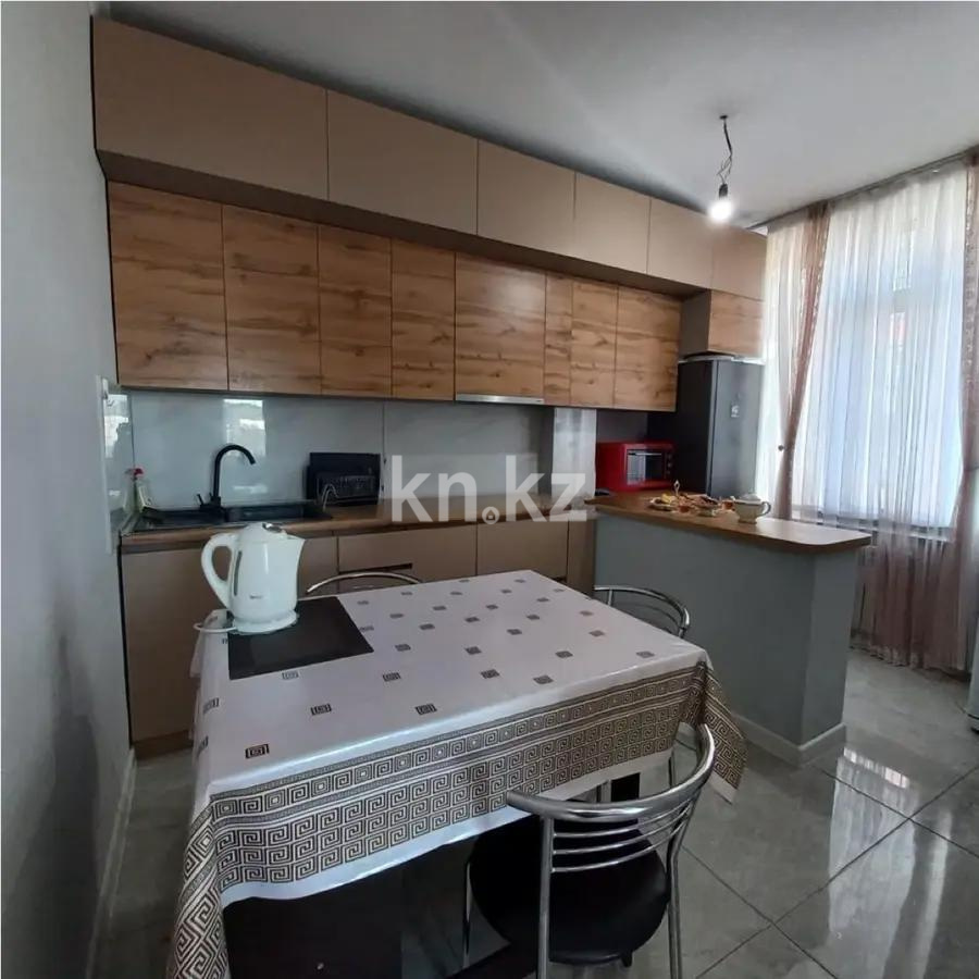 Продажа 2-комнатной квартиры, 70 м², ул. Варламова, дом  1/3а в Алматы - фото 2