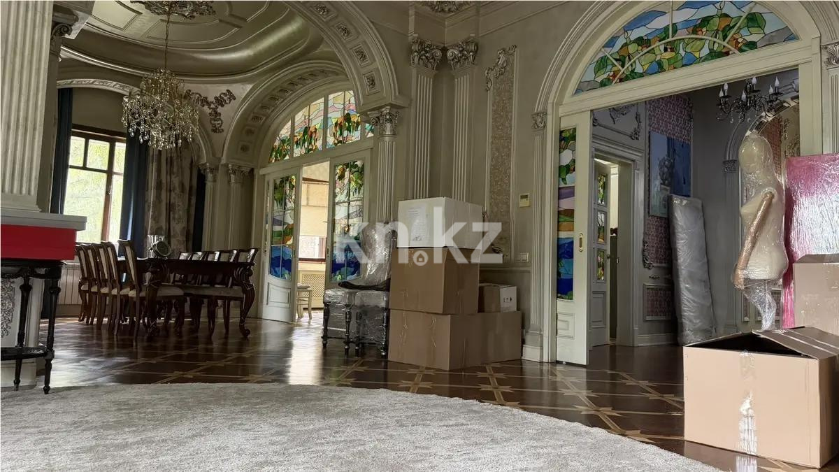 Продажа 4-комнатной квартиры, 210 м² в Алматы