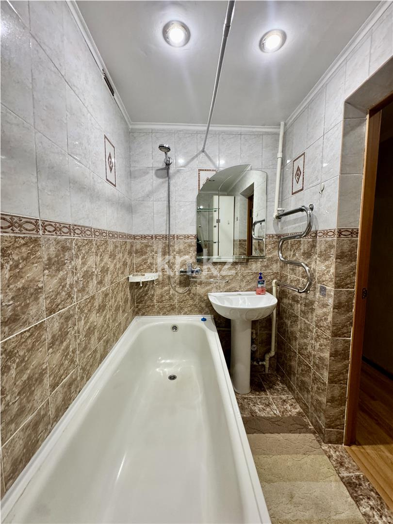 Продажа 3-комнатной квартиры, 63 м², ул. Аманжолова, дом  7 в Караганде - фото 21