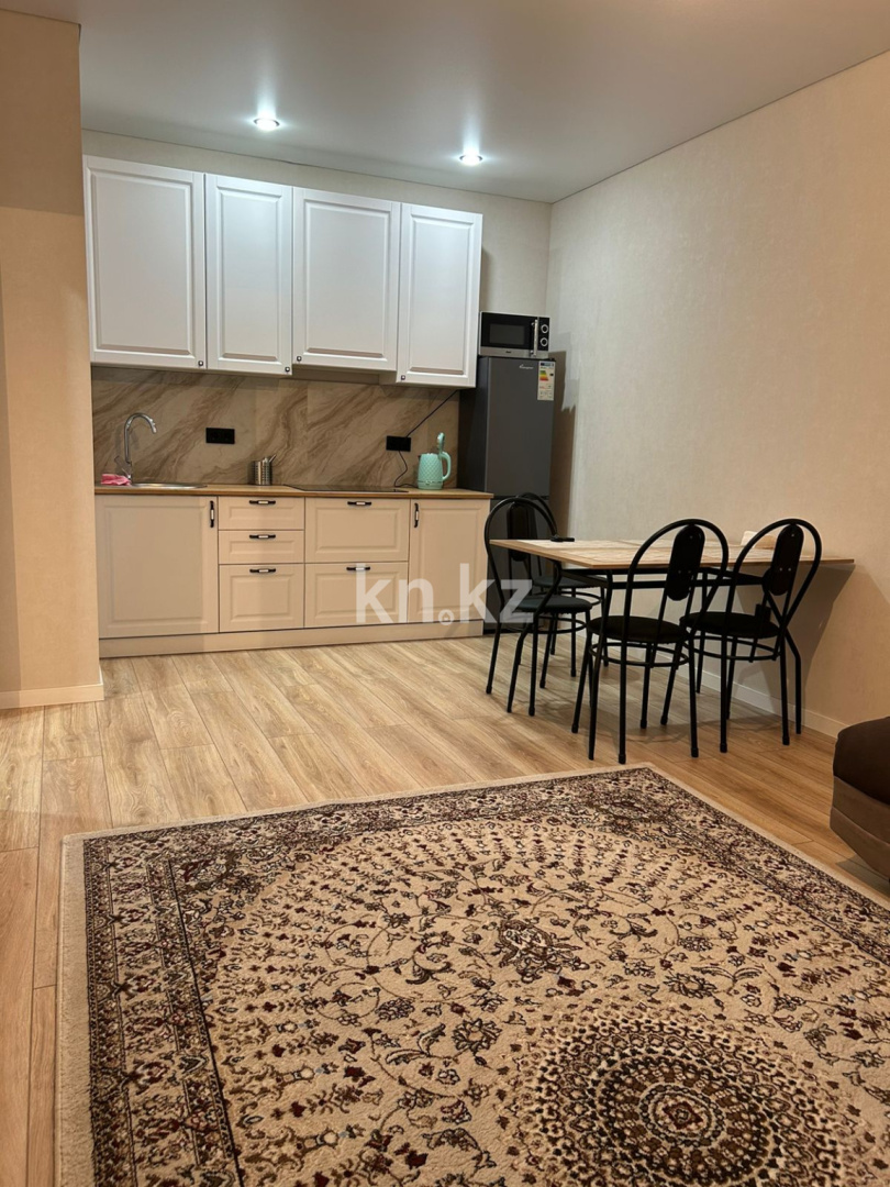 Аренда 2-комнатной квартиры посуточно, 42 м², ул. Нажимеденова, дом  15 в Астане - фото 2