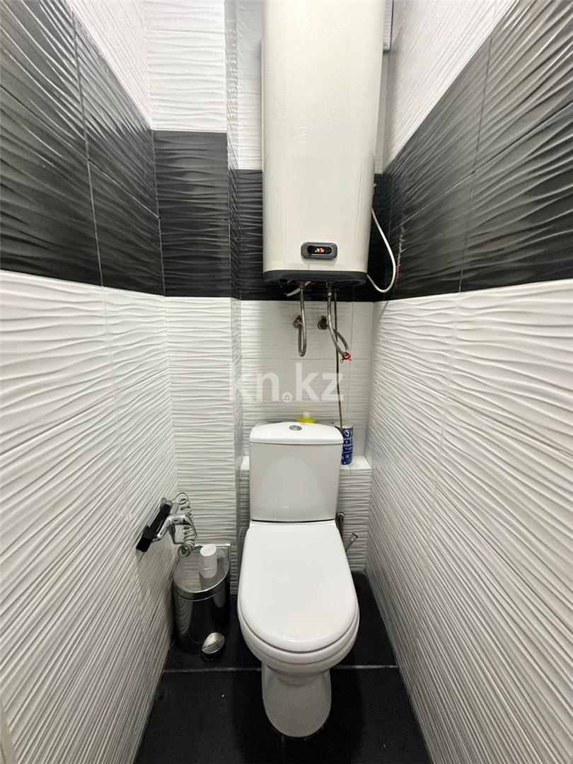 Продажа 3-комнатной квартиры, 65 м², ул. Муканова, дом  80 в Караганде - фото 8