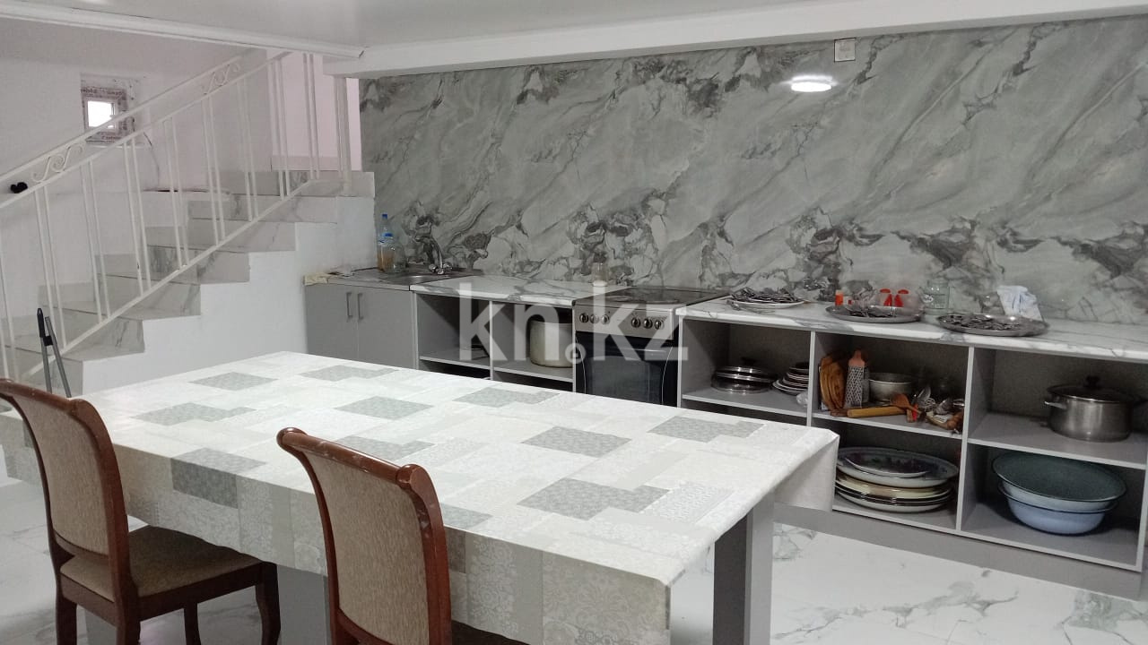 Аренда 8-комнатного дома, 300 м², ул. Турекулова в Караганде