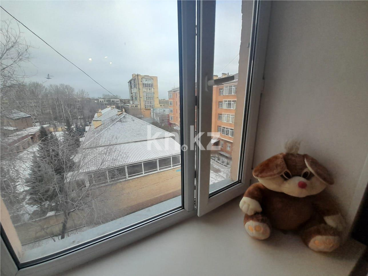 Продажа 3-комнатной квартиры, 57 м², ул. Аманжолова, дом  43 в Караганде - фото 11