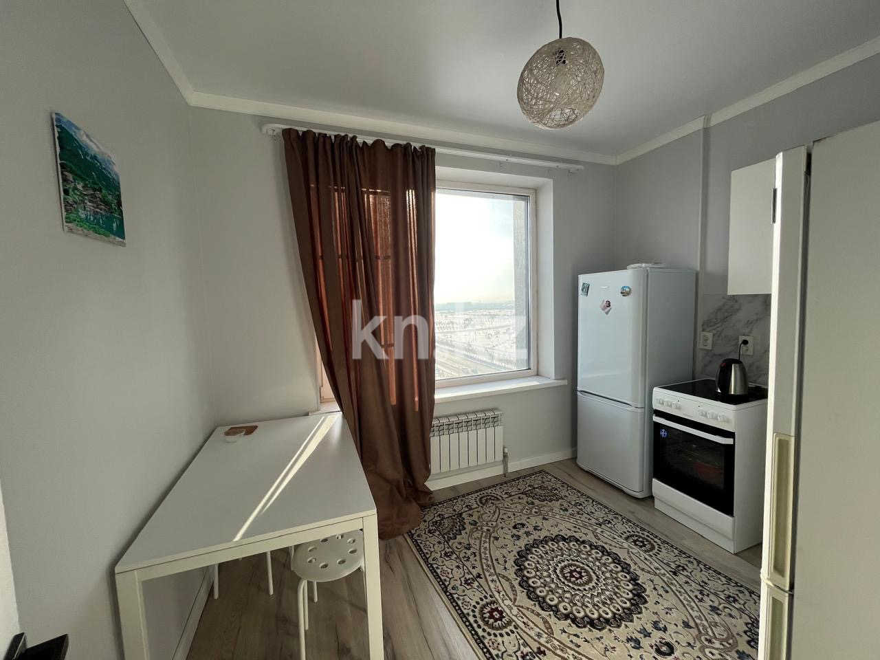 Аренда 1-комнатной квартиры, 40 м² в Астане