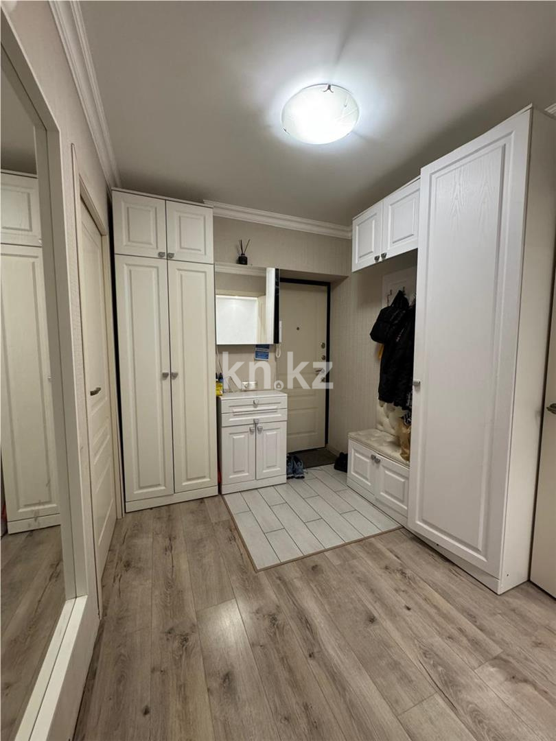 Продажа 3-комнатной квартиры, 61 м², ул. Аманжолова в Караганде - фото 10