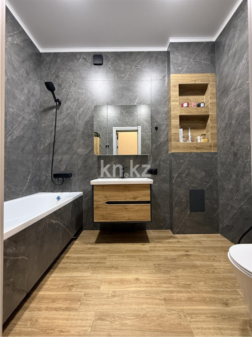 Продажа 3-комнатной квартиры, 91 м², ул. Ашимова в Караганде - фото 13