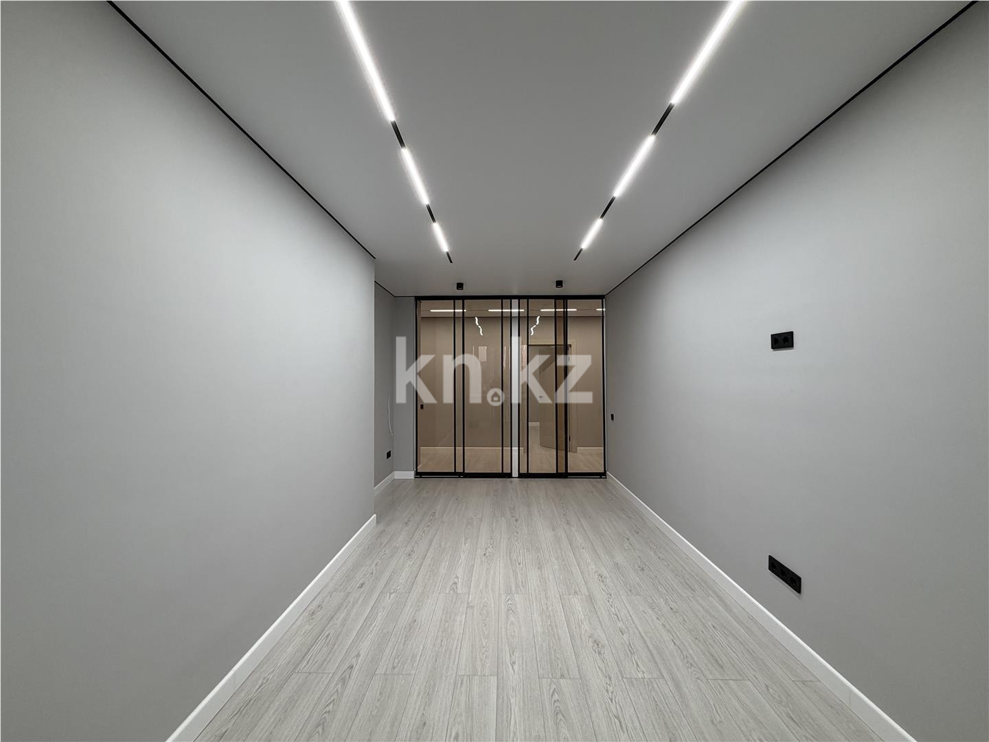 Продажа 4-комнатной квартиры, 99 м², ул. Сауран в Астане - фото 2