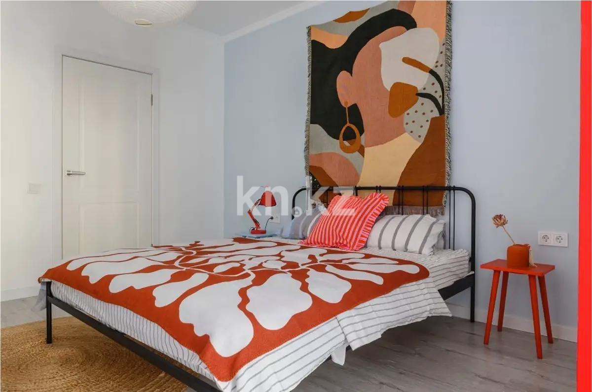 Продажа 2-комнатной квартиры, 63 м², ул. Толе би, дом  181 в Алматы