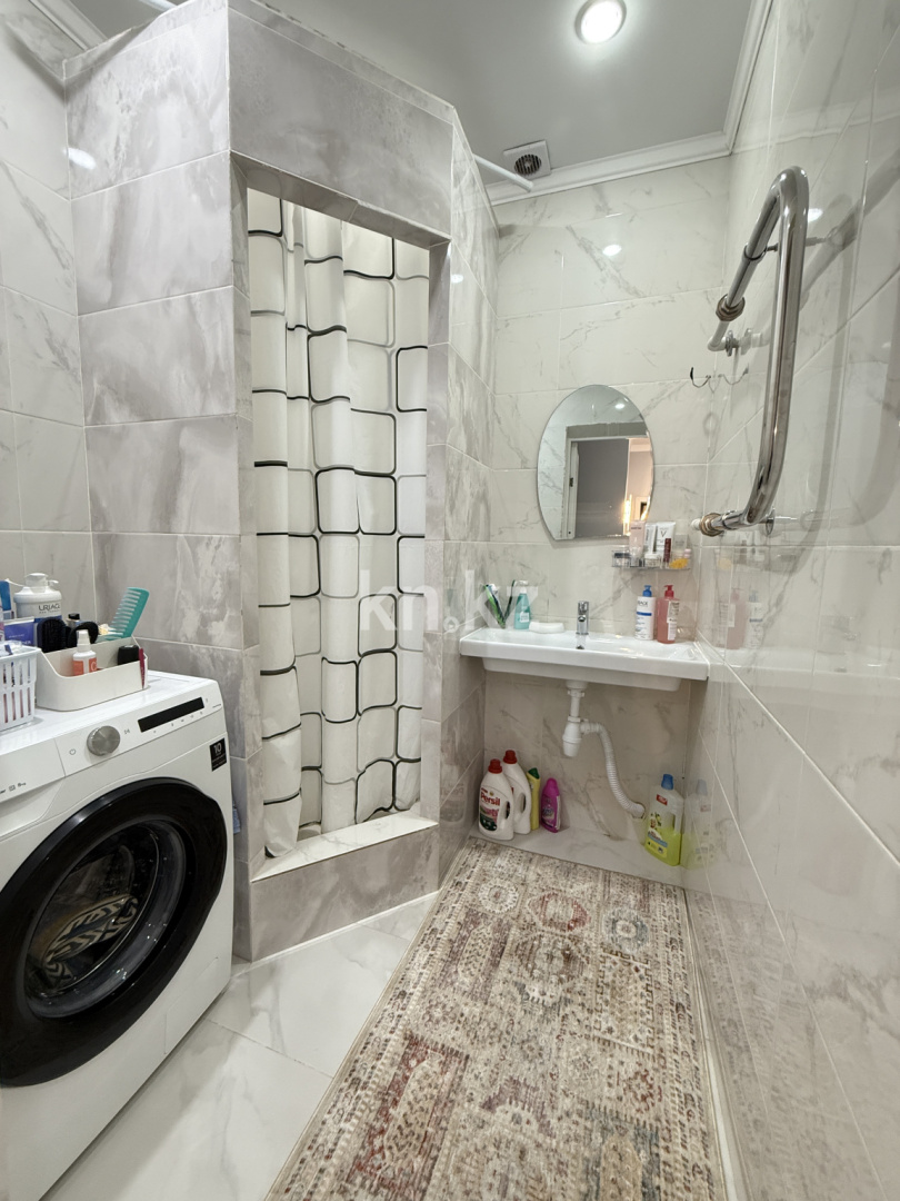 Продажа 2-комнатной квартиры, 65 м², ул. Ашимова, дом  21 в Караганде - фото 10