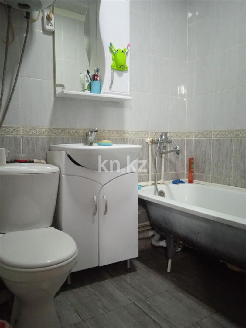 Продажа 3-комнатной квартиры, 57 м², 12-й мкр., дом  38 в Караганде - фото 9