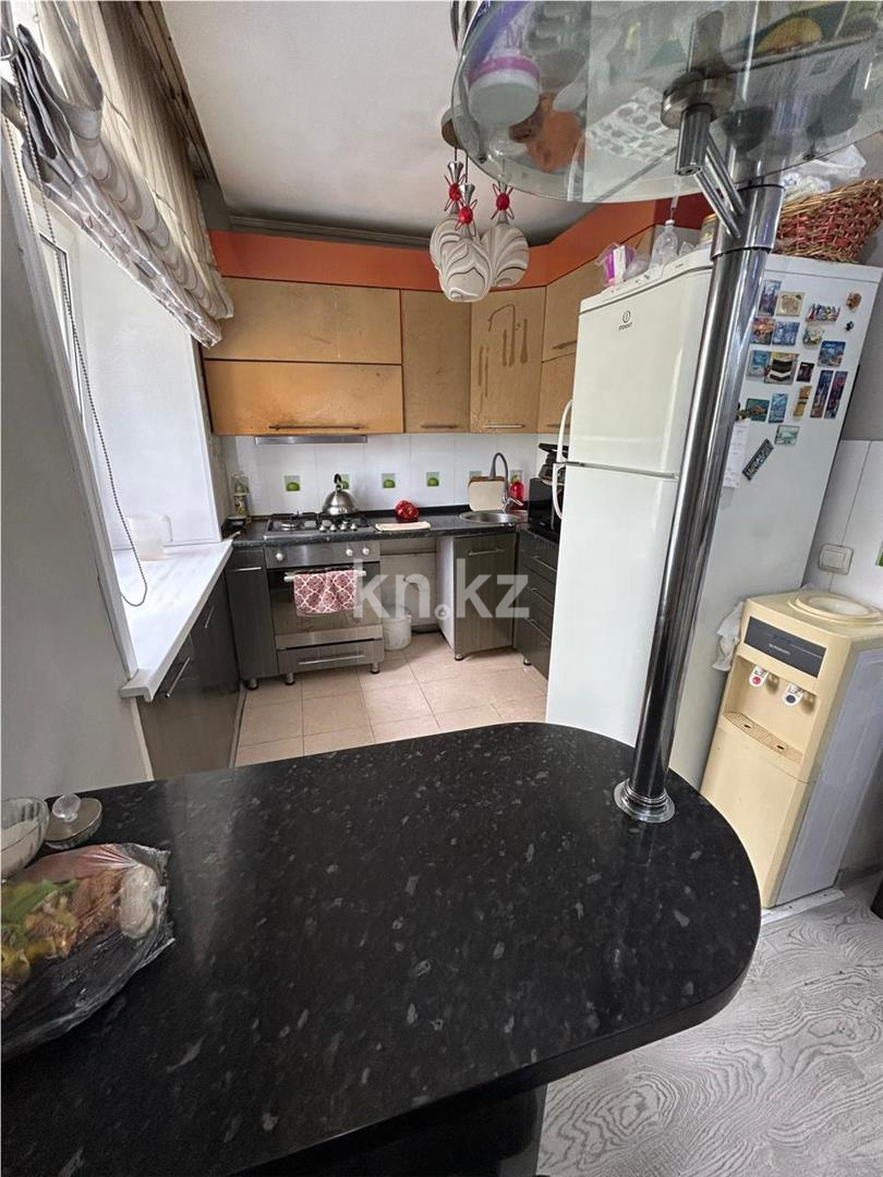 Продажа 4-комнатной квартиры, 93 м², ул. Аманжолова, дом  21 в Караганде - фото 11