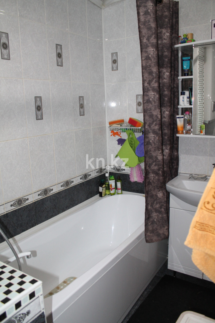 Продажа 4-комнатной квартиры, 76 м², мкр-н Гульдер-1, дом  18 в Караганде - фото 14