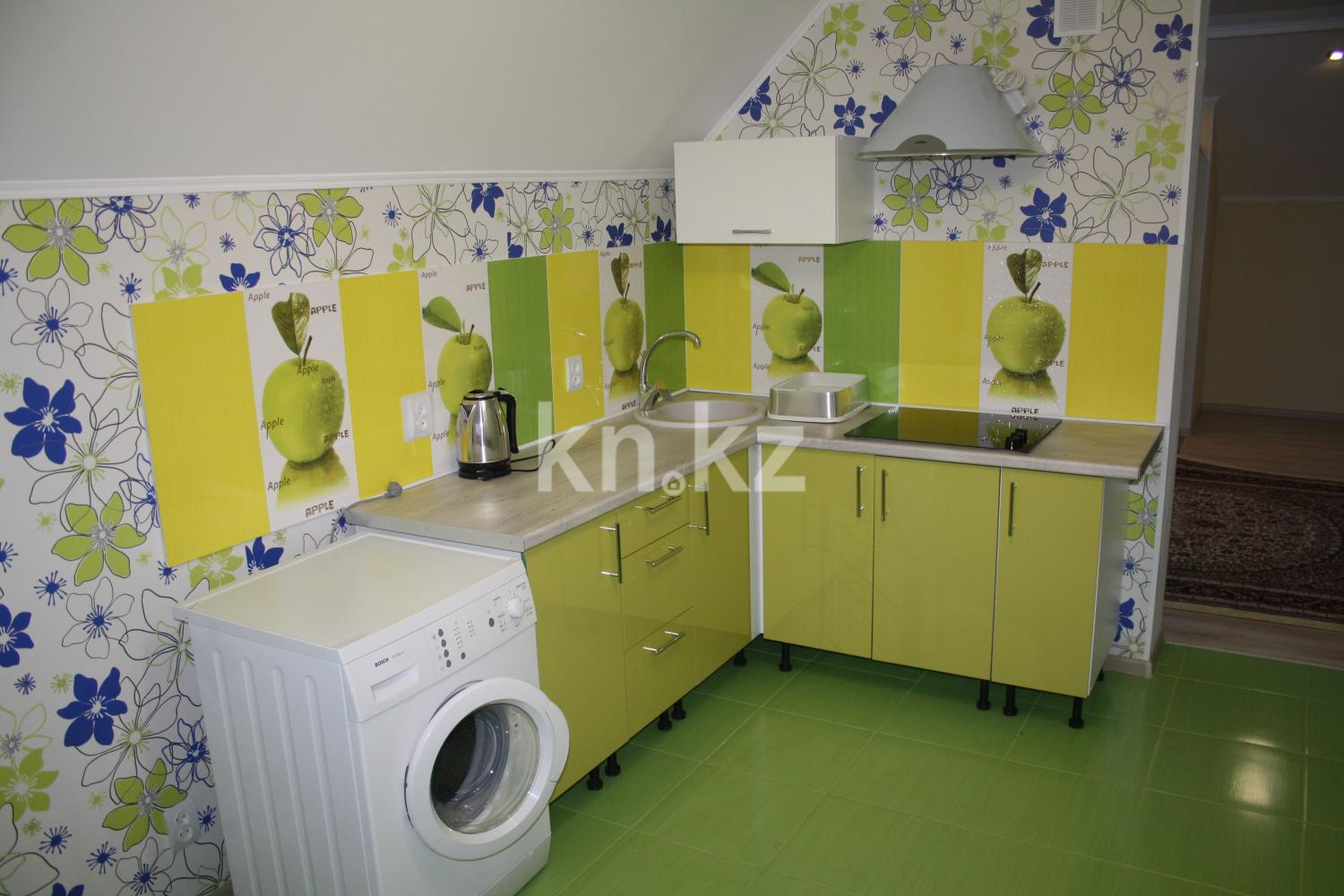 Аренда 3-комнатной квартиры посуточно, 75 м², ул. Победы, дом  105 в Уральске