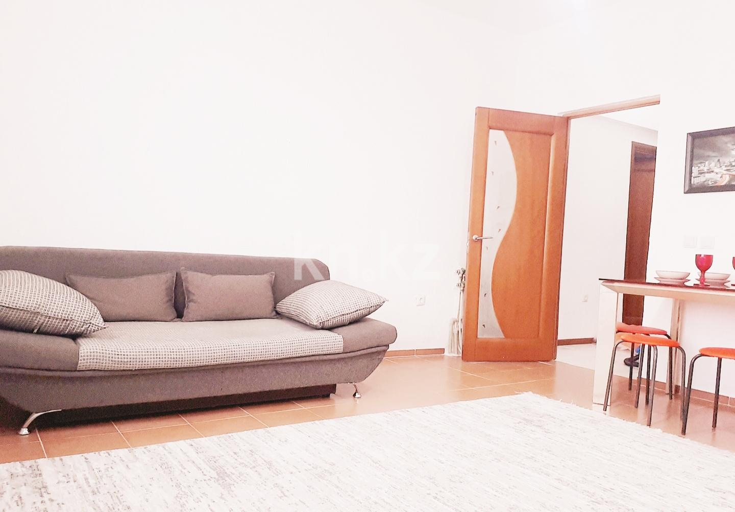 Аренда 1-комнатной квартиры посуточно, 52 м², Алмагуль мкр-н, дом  9 в Атырау - фото 11