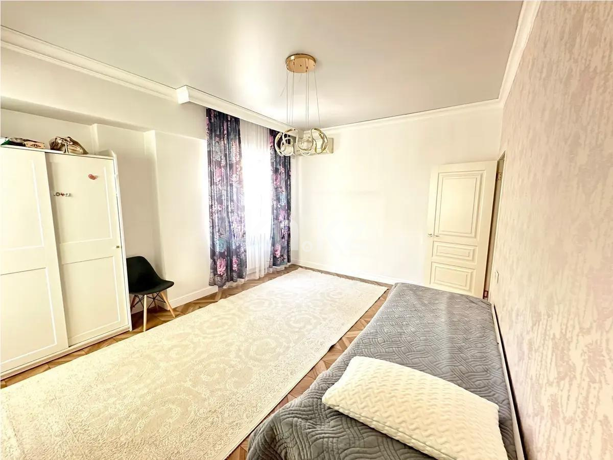 Продажа 4-комнатной квартиры, 145 м², мкр-н Керемет, дом  7/28 в Алматы - фото 4