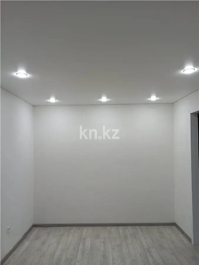 Продажа 1-комнатной квартиры, 30 м², 13 мкр., дом  20 в Караганде - фото 2