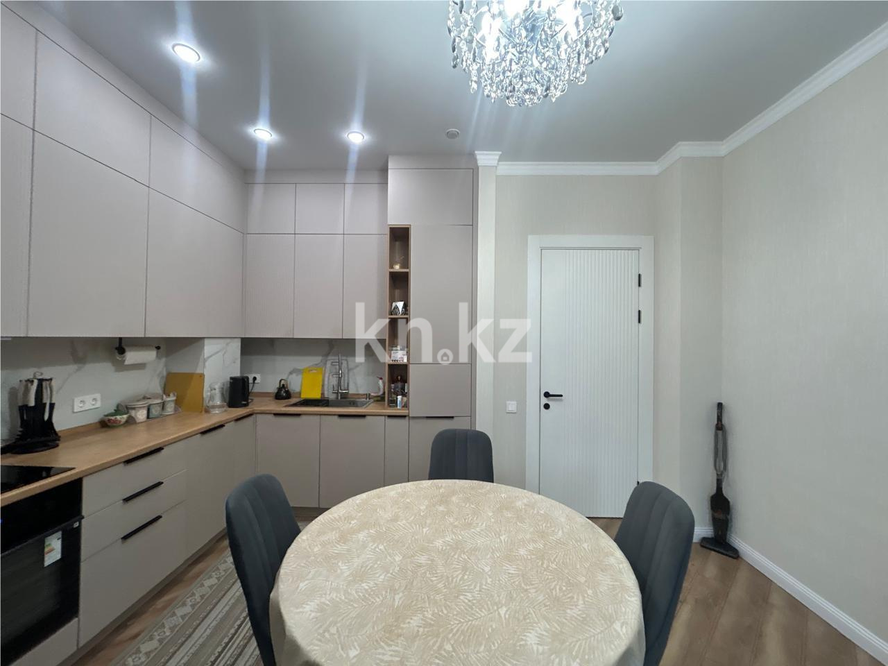 Продажа 3-комнатной квартиры, 100 м², ул. Бокейхана в Астане - фото 15