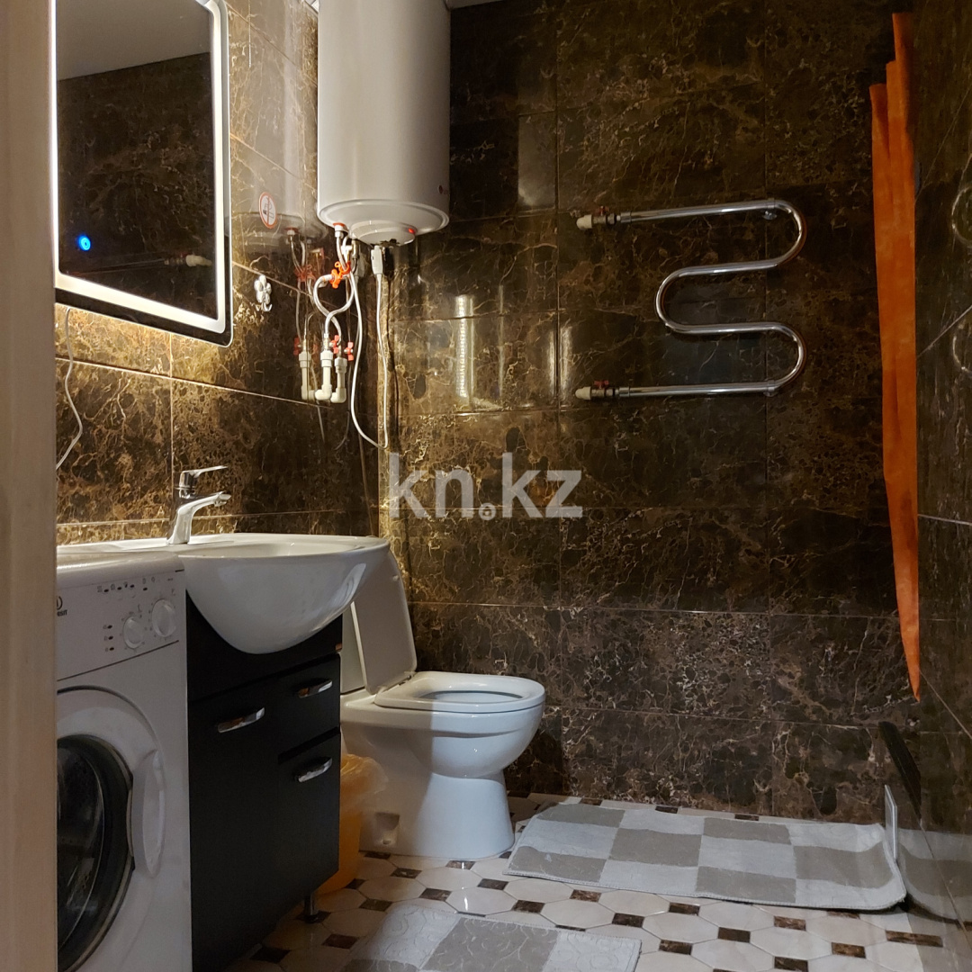 Аренда 2-комнатной квартиры посуточно, 48 м², Бухар Жырау, дом  56/2 в Караганде - фото 7