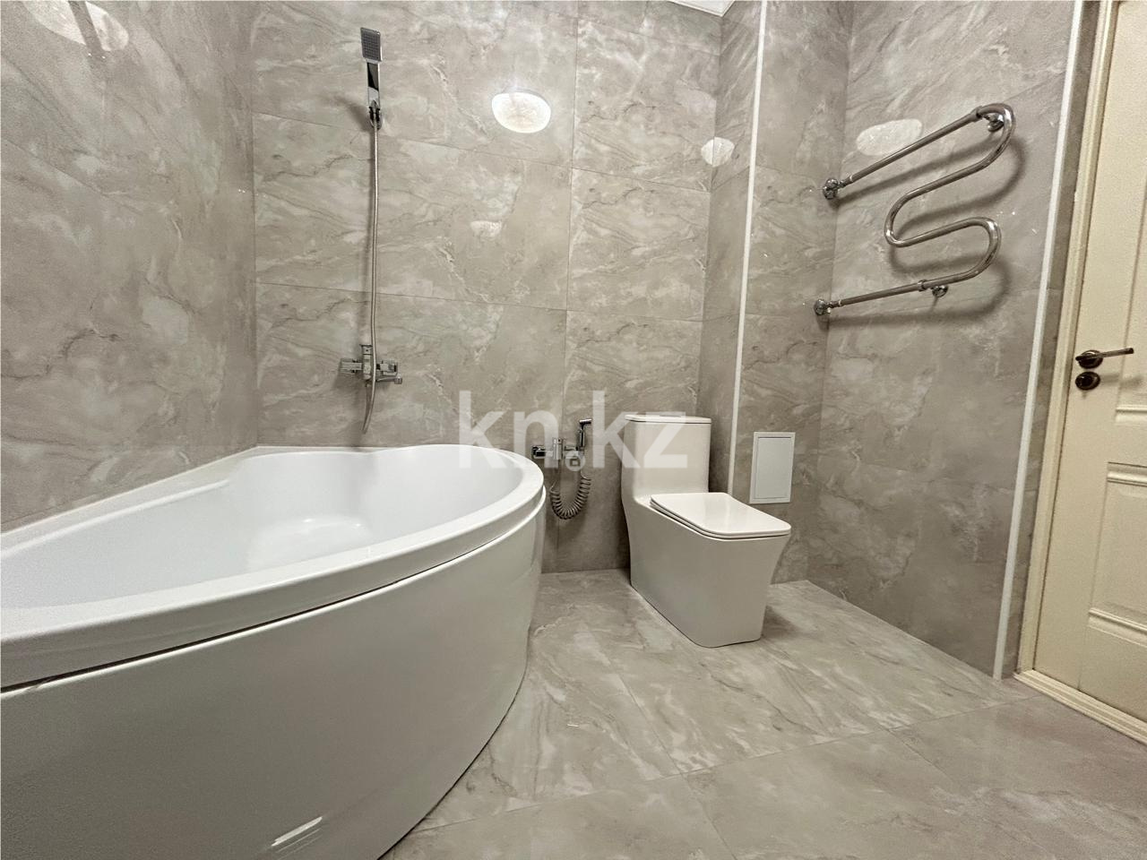 Продажа 4-комнатной квартиры, 134 м², ул. Нарикбаева в Астане - фото 15