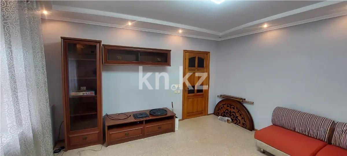 Продажа 3-комнатной квартиры, 64 м², мкр-н Голубые Пруды, дом  17 в Караганде - фото 3