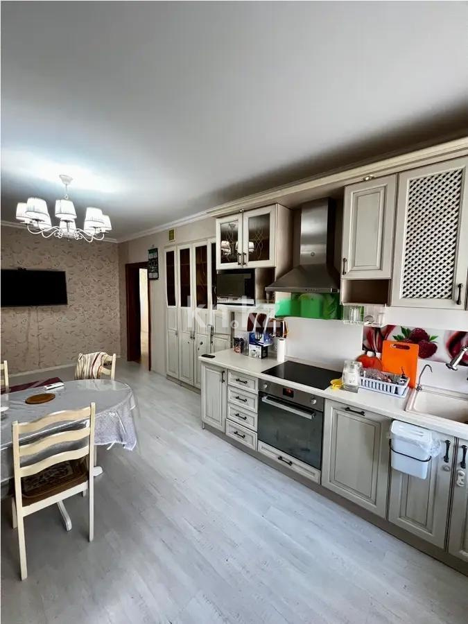Продажа 3-комнатной квартиры, 100 м², пр. Шахтеров, дом  60 в Караганде - фото 3