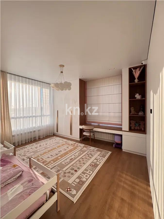 Продажа 4-комнатной квартиры, 145 м², пр. Мангилик Ел, дом  68 в Астане - фото 3