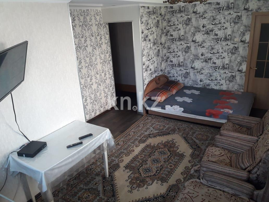 Аренда 1-комнатной квартиры посуточно, 35 м², пр. Бухар-жырау, дом  72 в Караганде