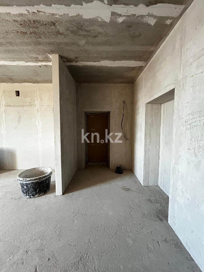 Продажа 3-комнатной квартиры, 92 м², ул. Букетова, дом  3/3 в Караганде - фото 8