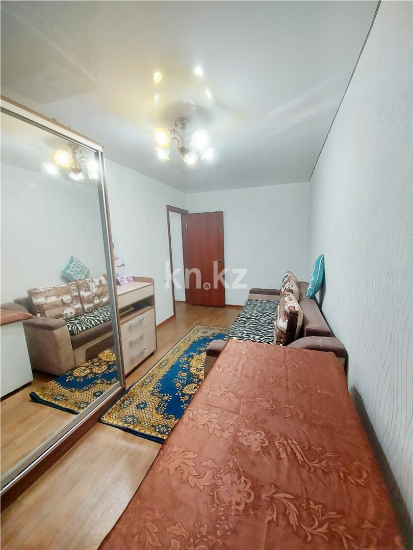 Продажа 3-комнатной квартиры, 60 м², пр. Строителей, дом  27 в Караганде - фото 4