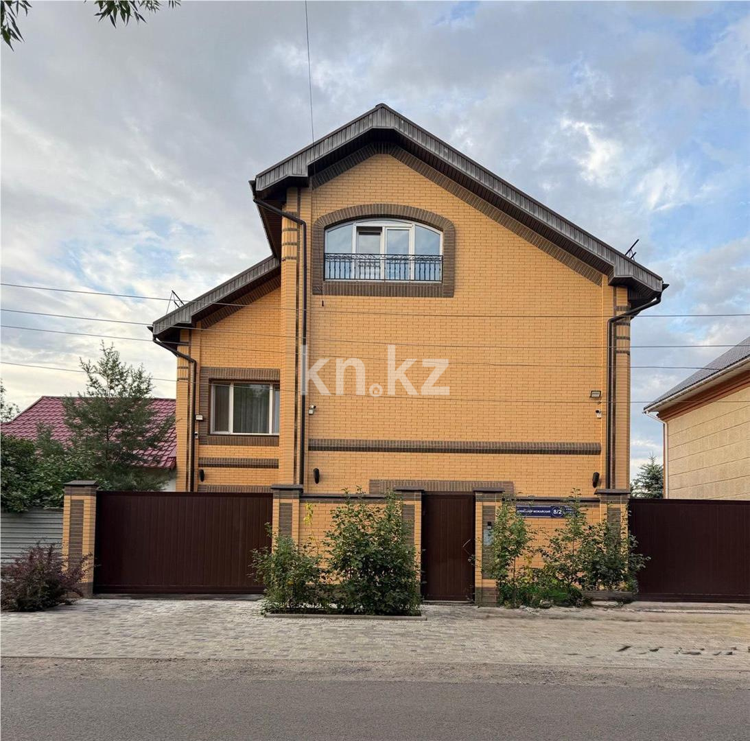 Продажа 8-комнатного дома, 347 м² в Караганде
