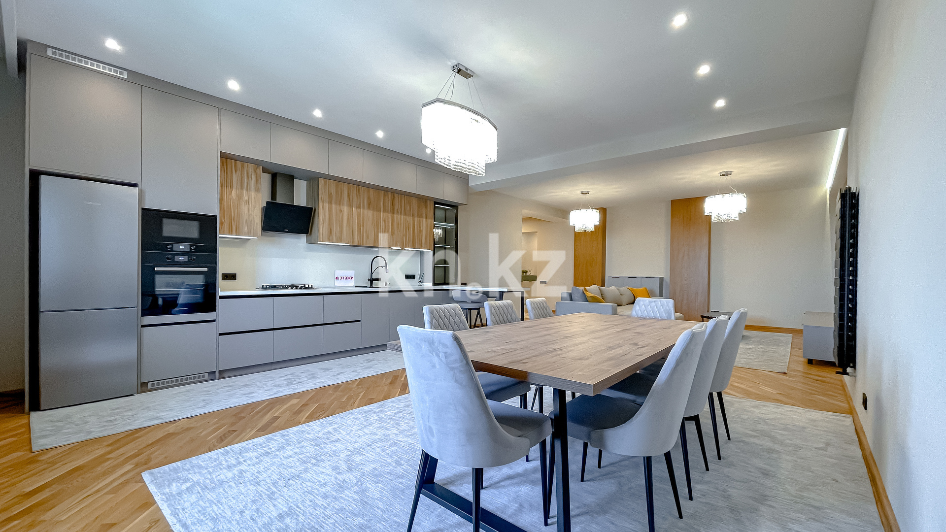 Продажа 3-комнатной квартиры, 215 м² в Алматы