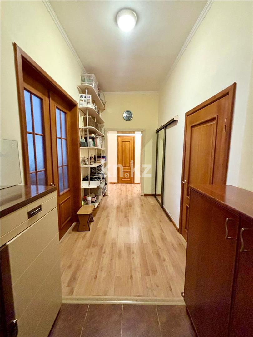 Продажа 3-комнатной квартиры, 84 м², ул. Абая в Караганде - фото 17