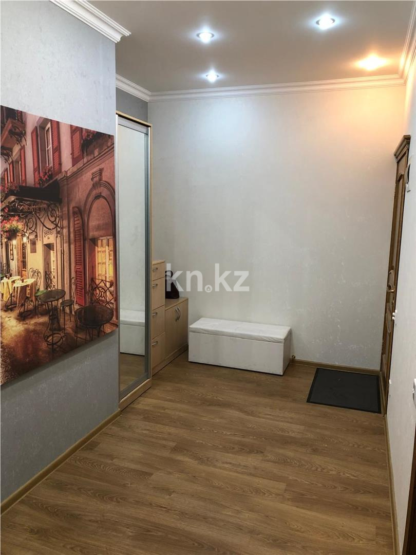 Продажа 3-комнатной квартиры, 98 м², ул. Аманжолова в Караганде - фото 13