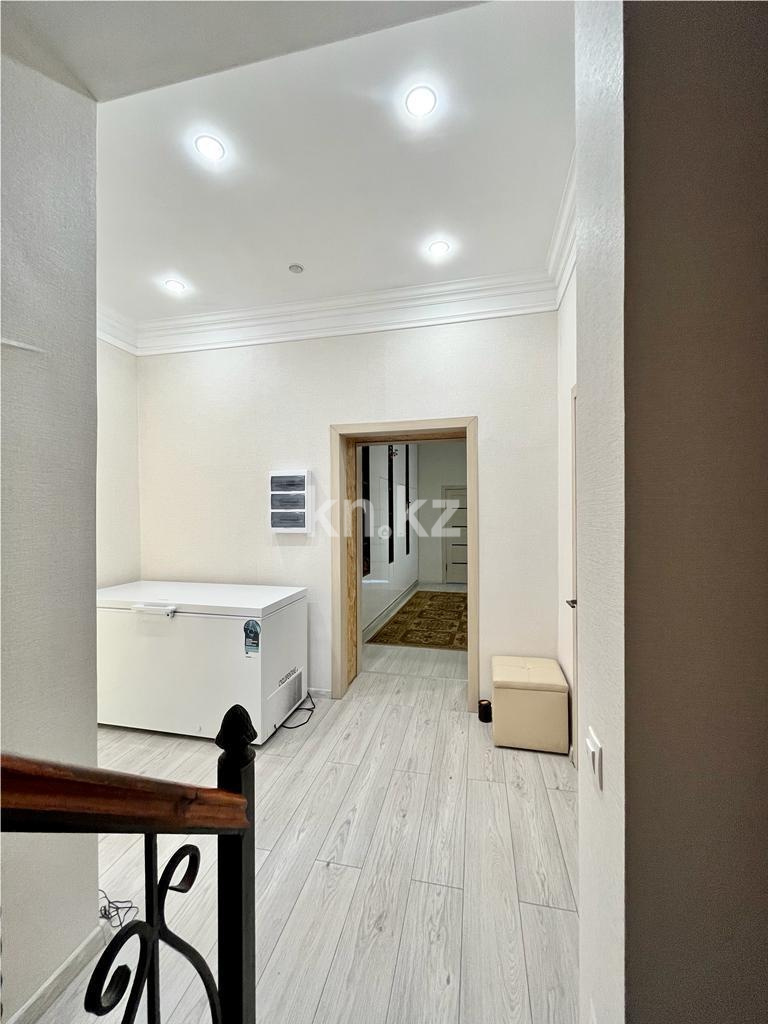 Продажа 5-комнатного дома, 210 м², ул. Мынбаева, дом  106 в Караганде - фото 18