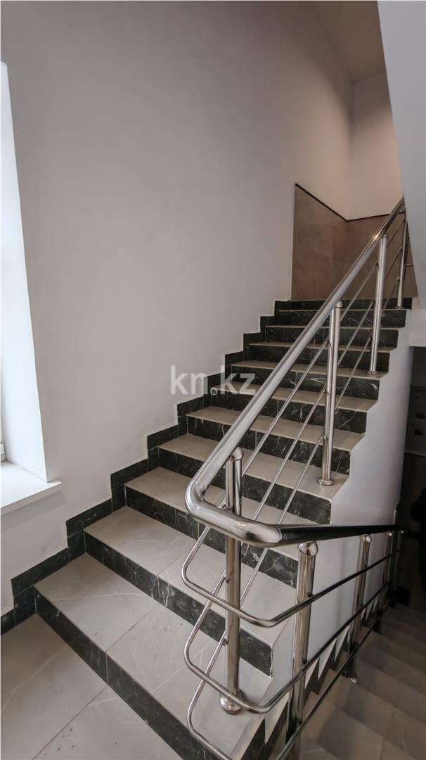 Продажа 2-комнатной квартиры, 64 м², 067 учетный квартал, дом  456/4 в Караганде - фото 17