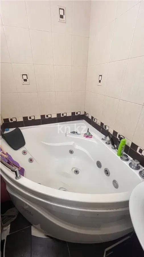 Продажа 3-комнатной квартиры, 74 м², мкр. Аксай-1, дом  4 в Алматы - фото 5