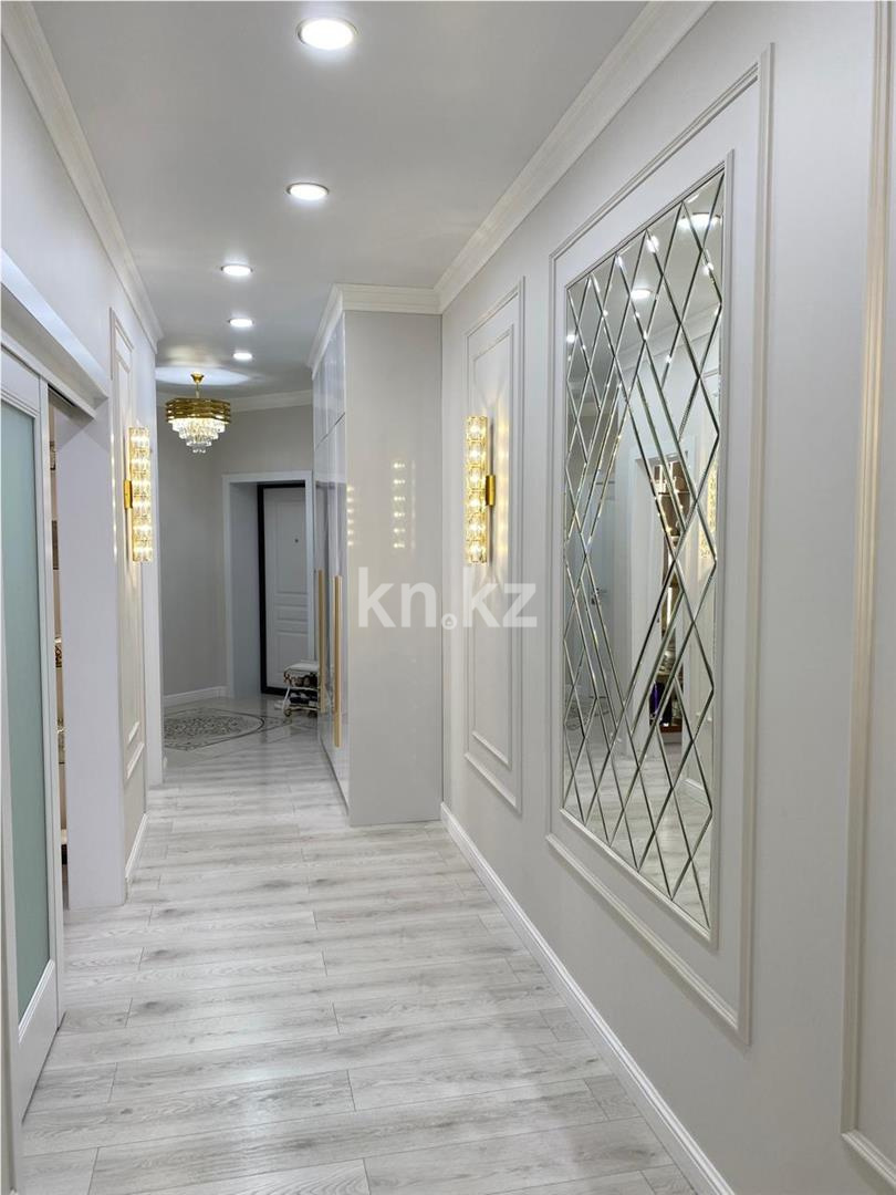 Продажа 3-комнатной квартиры, 107 м², ул. Муканова в Караганде - фото 15