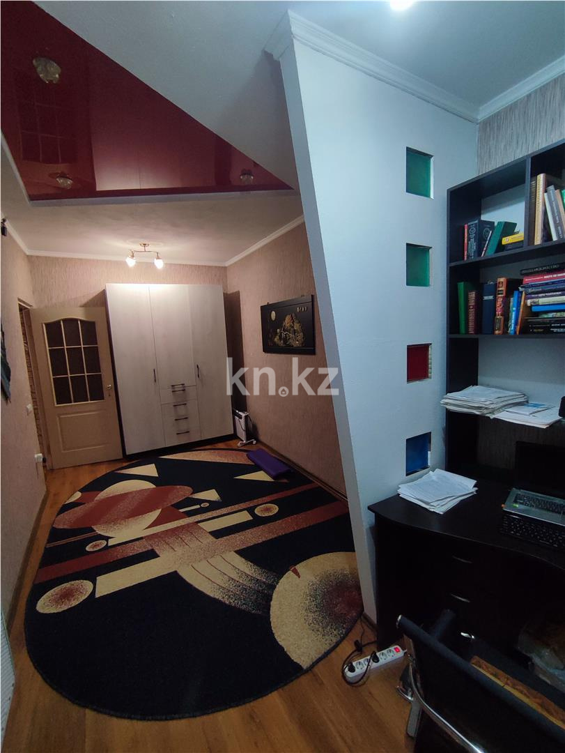 Продажа 3-комнатной квартиры, 76 м², ул. Мустафина в Караганде - фото 5