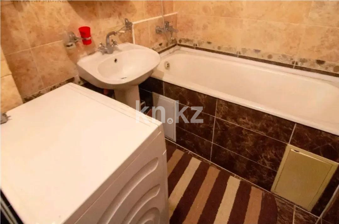 Продажа 3-комнатной квартиры, 70 м², мкр-н Аксай-4, дом  92 в Алматы - фото 4