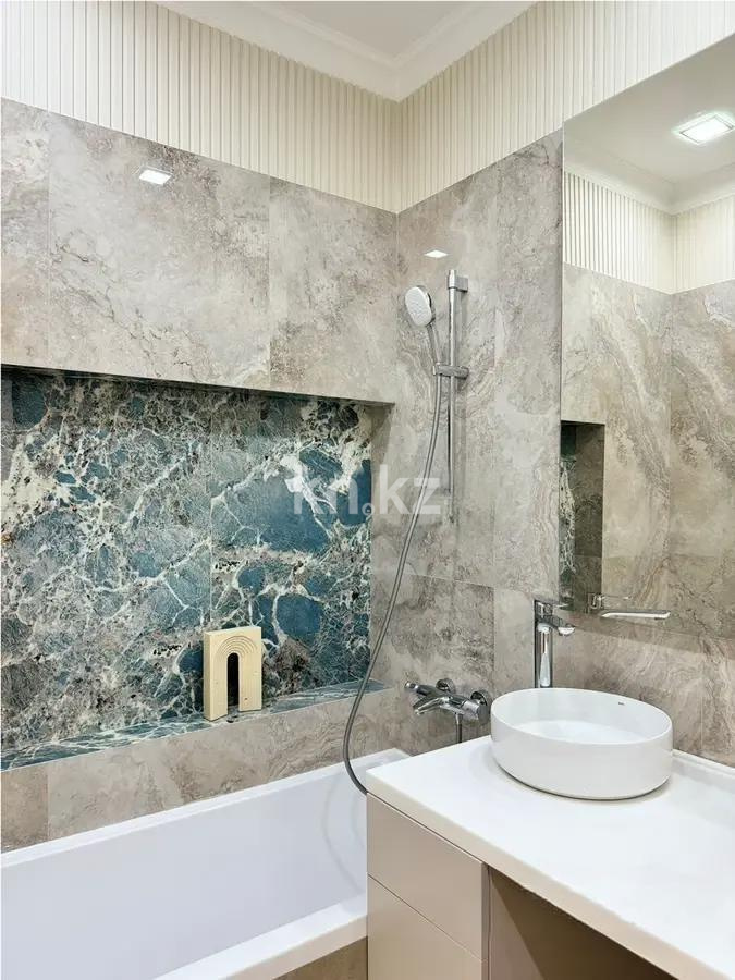 Продажа 3-комнатной квартиры, 95 м², пр. Республики, дом  49 в Караганде - фото 4