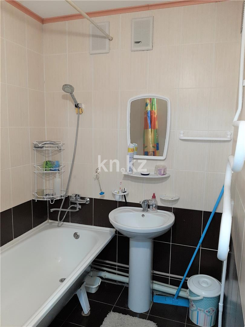 Продажа 3-комнатной квартиры, 69 м², ул. 9-й мкр. в Темиртау - фото 9