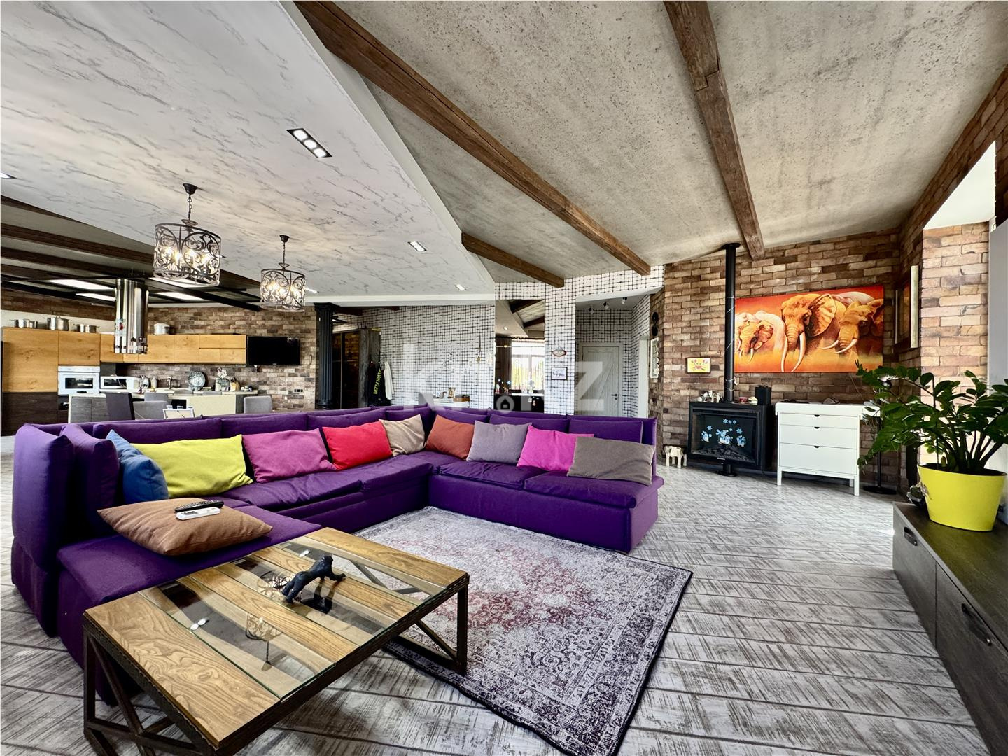 Продажа 3-комнатной квартиры, 160 м², ул. Аманжолова, дом  41 в Караганде