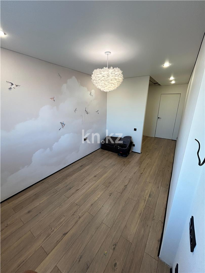 Продажа 3-комнатной квартиры, 83 м², ул. Муканова в Караганде - фото 4