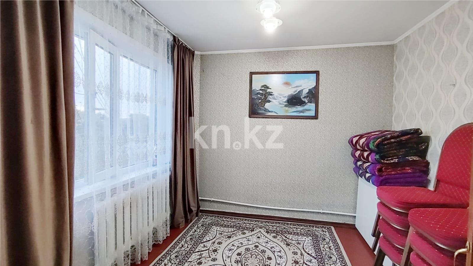 Продажа 4-комнатной квартиры, 61 м², мкр-н 17 в Караганде - фото 4