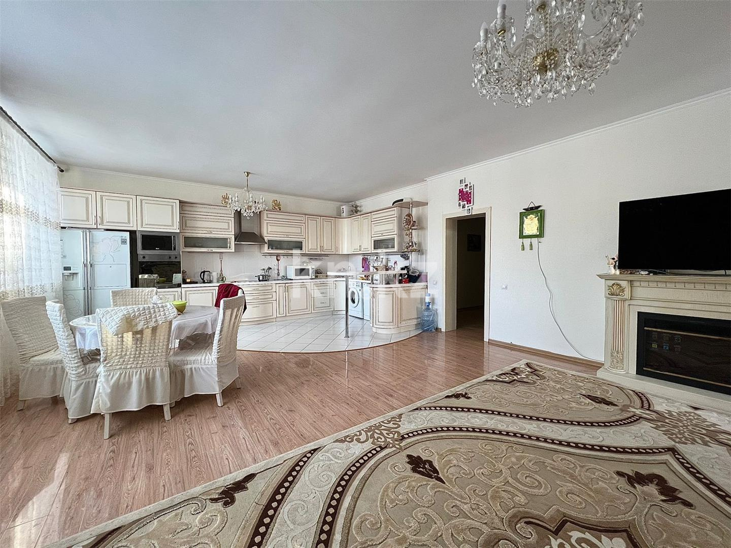 Продажа 4-комнатной квартиры, 202 м², ул. Таттимбета в Караганде - фото 4