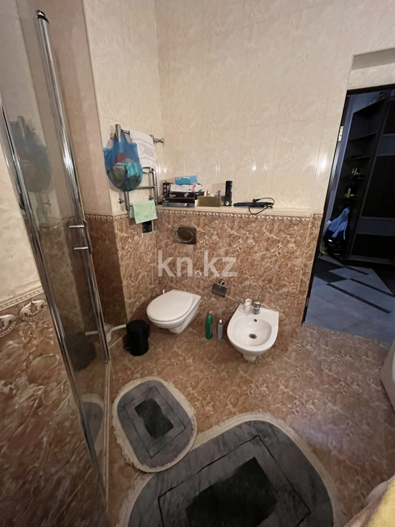 Продажа 3-комнатной квартиры, 122 м², ул. Сатпаева, дом  30а в Алматы - фото 13