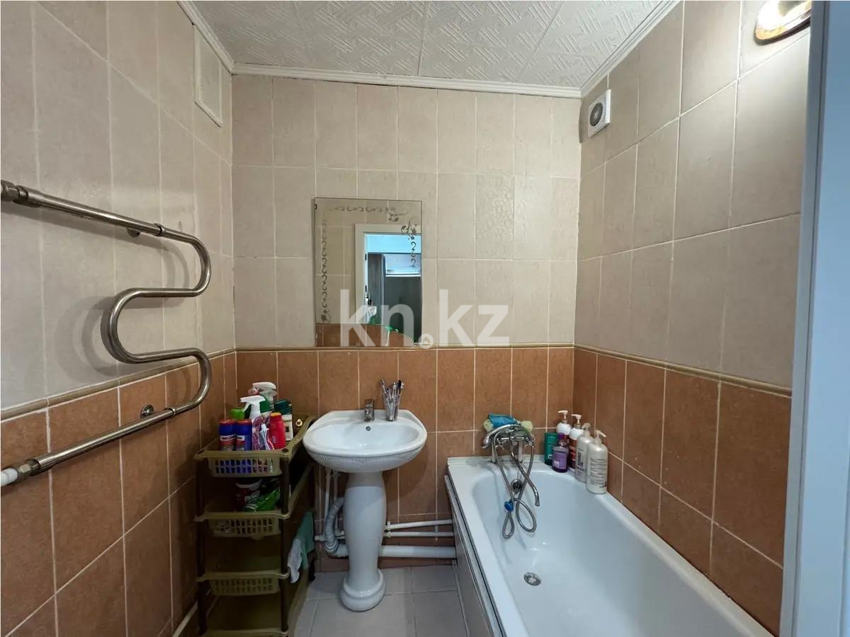 Продажа 3-комнатной квартиры, 63 м², мкр-н Голубые Пруды, дом  18 в Караганде - фото 5